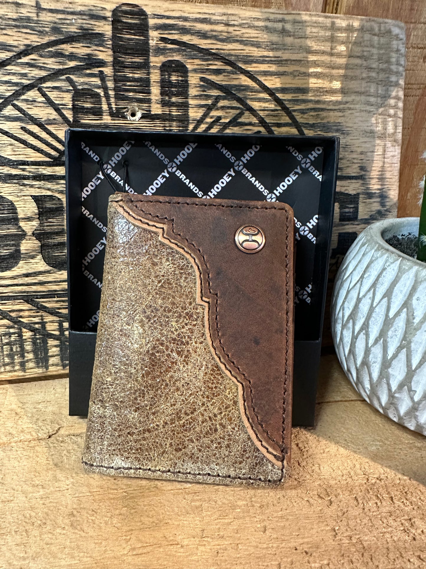 Chisholm: Hooey Tricolor Western Corner Yoke Leather Bi-Fold Money Clip HWF032-BRTN wallet Hooey