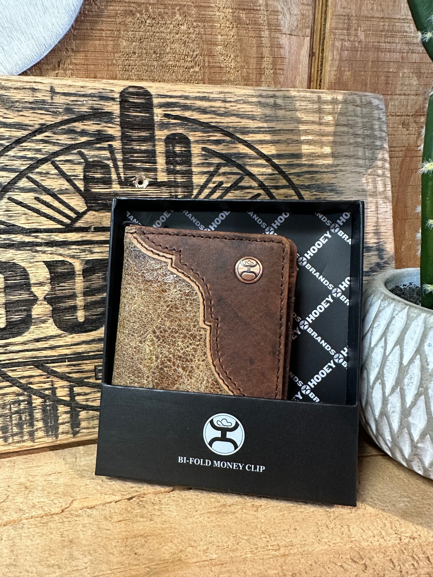Chisholm: Hooey Tricolor Western Corner Yoke Leather Bi-Fold Money Clip HWF032-BRTN wallet Hooey