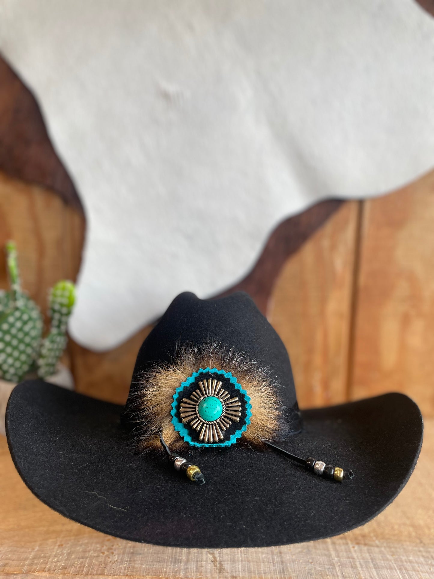 Country with a flare Lainey Wilson hat Women's Charlie 1 Horse