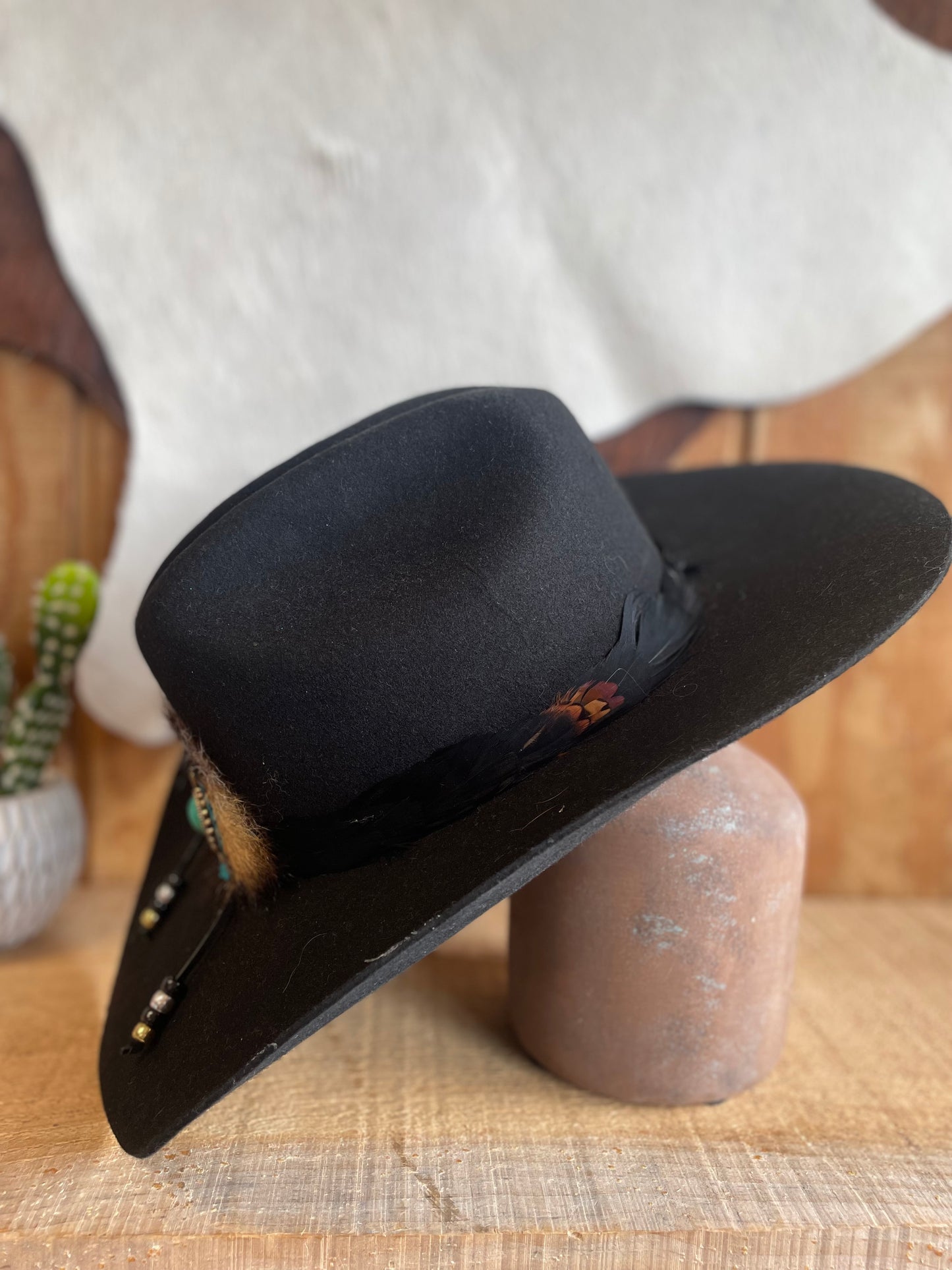 Country with a flare Lainey Wilson hat Women's Charlie 1 Horse