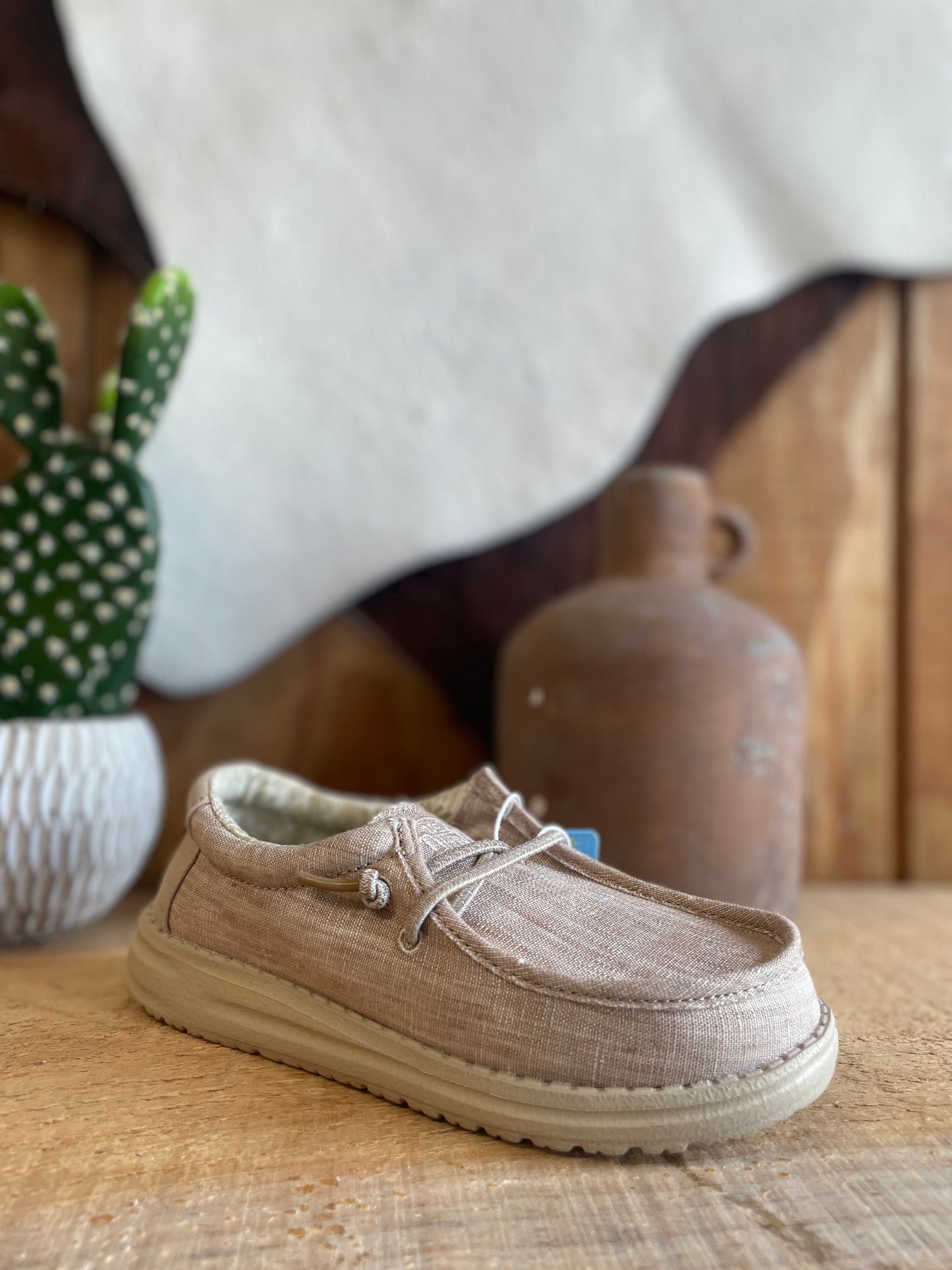 Wally Youth Basic Beige Hey Dude