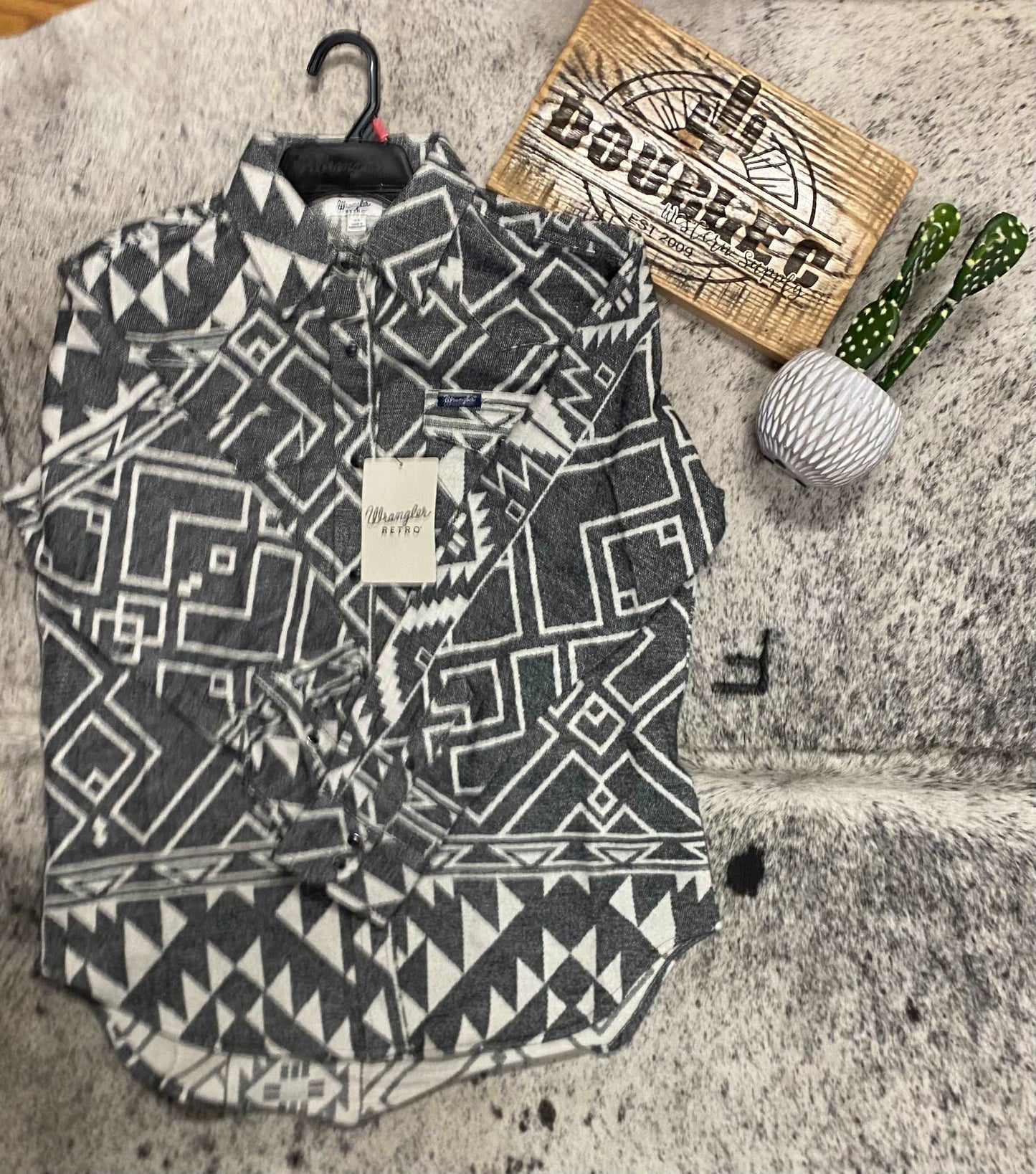 Women's Wrangler Retro® Boyfriend Western Snap Shirt in Grey Geo Women’s Clothing Wrangler WRANGLER