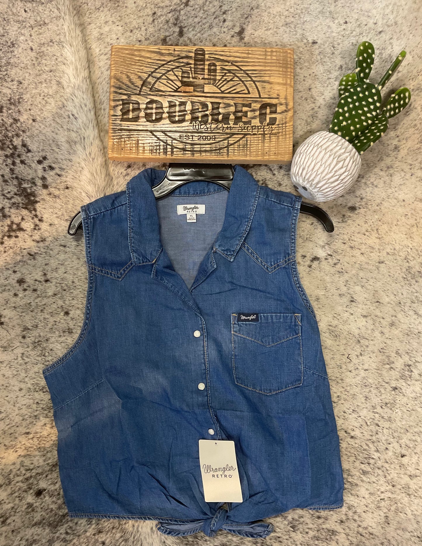 Wrangler Women's Denim Sleeveless Tie Front Shirt Shirt Women's Wrangler