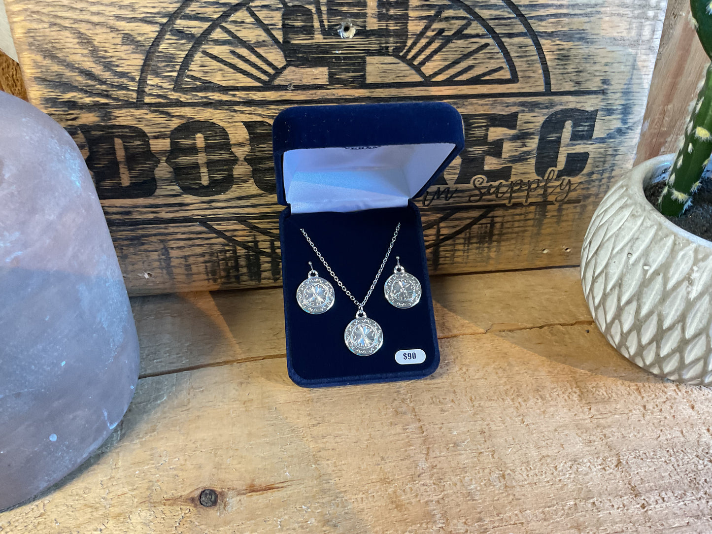 Montana Silversmiths Framed Floral Jewelry Set - JS5908 Jewelry Set Women's Montana Silversmiths