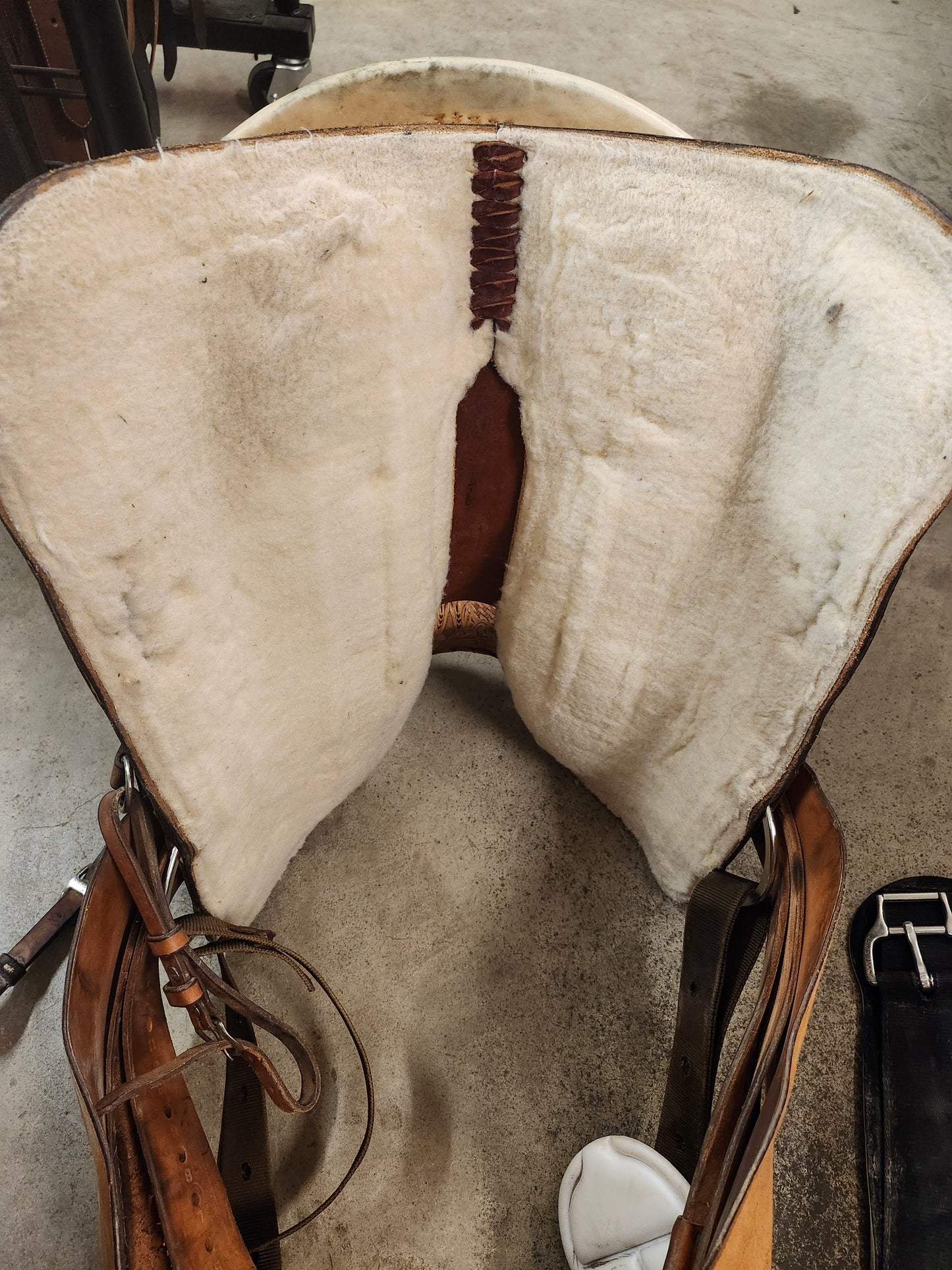 15"Circle Y NBHA Barrel Saddle (like new) Double C Western Supply