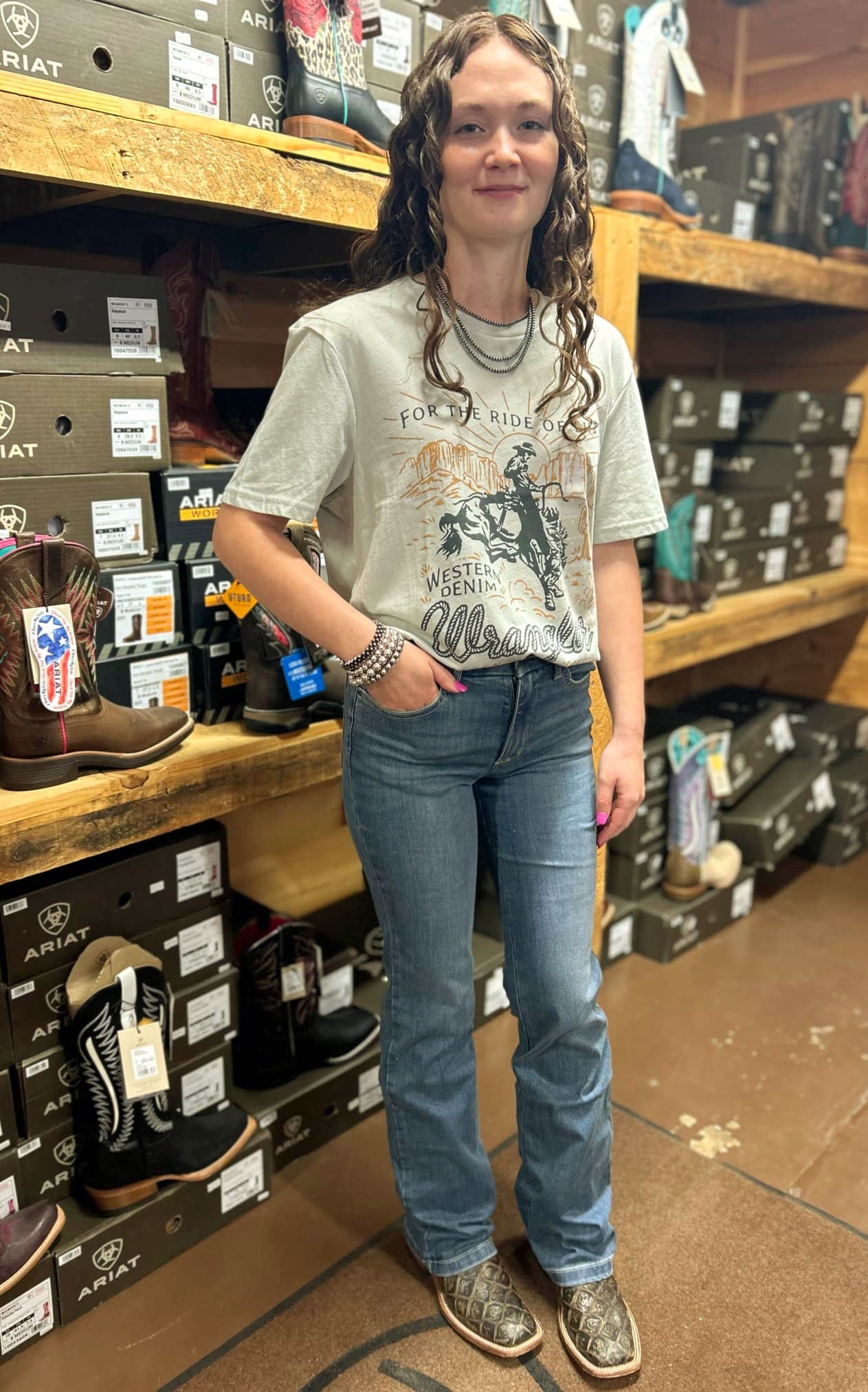 The Wrangler® Graphic Short Sleeve T-Shirt in Blue Fox Heather T Shirt Women's Wrangler