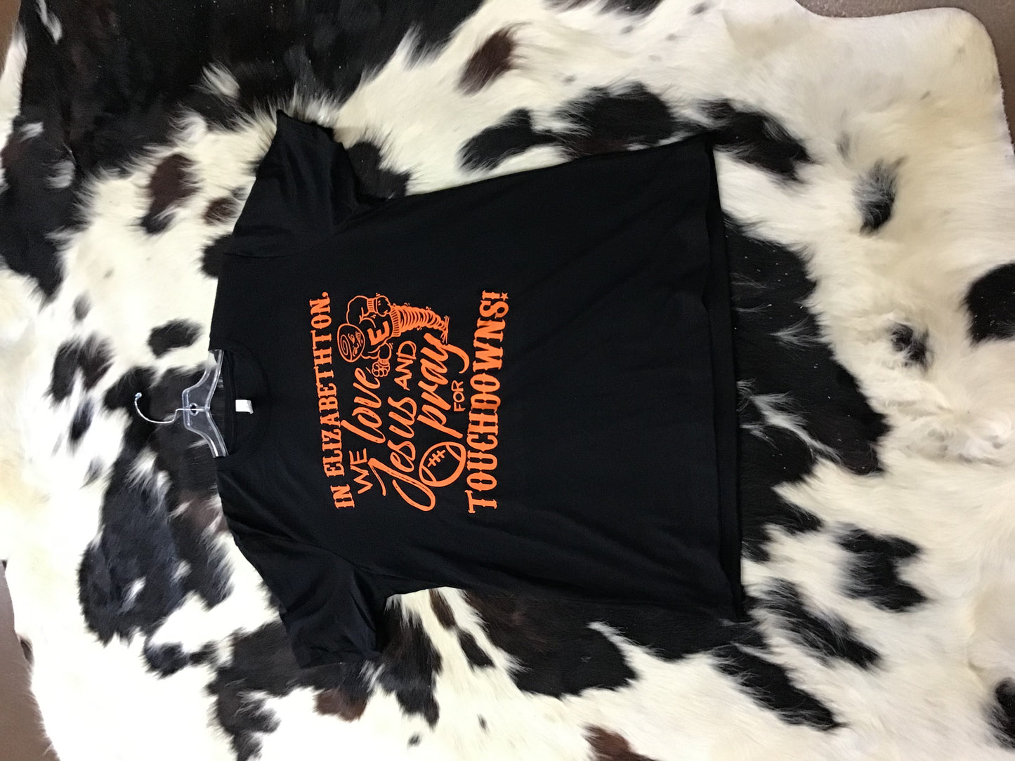 Elizabethton Cy1xwclones T-l,, T-Shirt Black Love Jesus Pray For Touchdowns mom dad grads Tattered Bee Tattered Bee