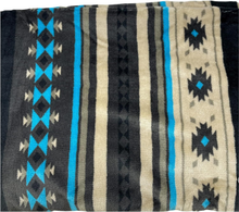 Load image into Gallery viewer, Aztec Print Throw
