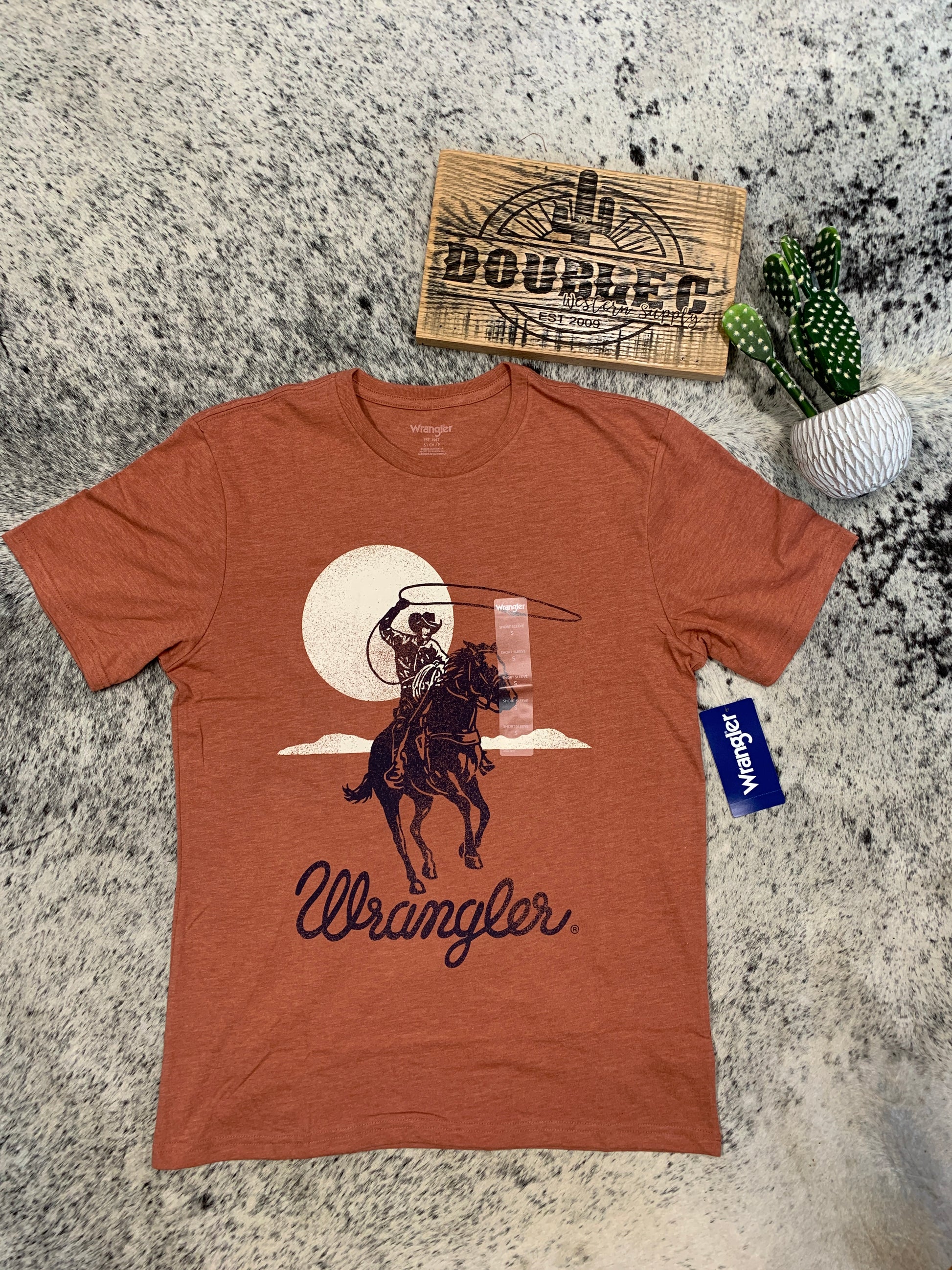 MEN'S LASSOING COWBOY GRAPHIC T-SHIRT IN REDWOOD HEATHER Tee Shirt Wrangler