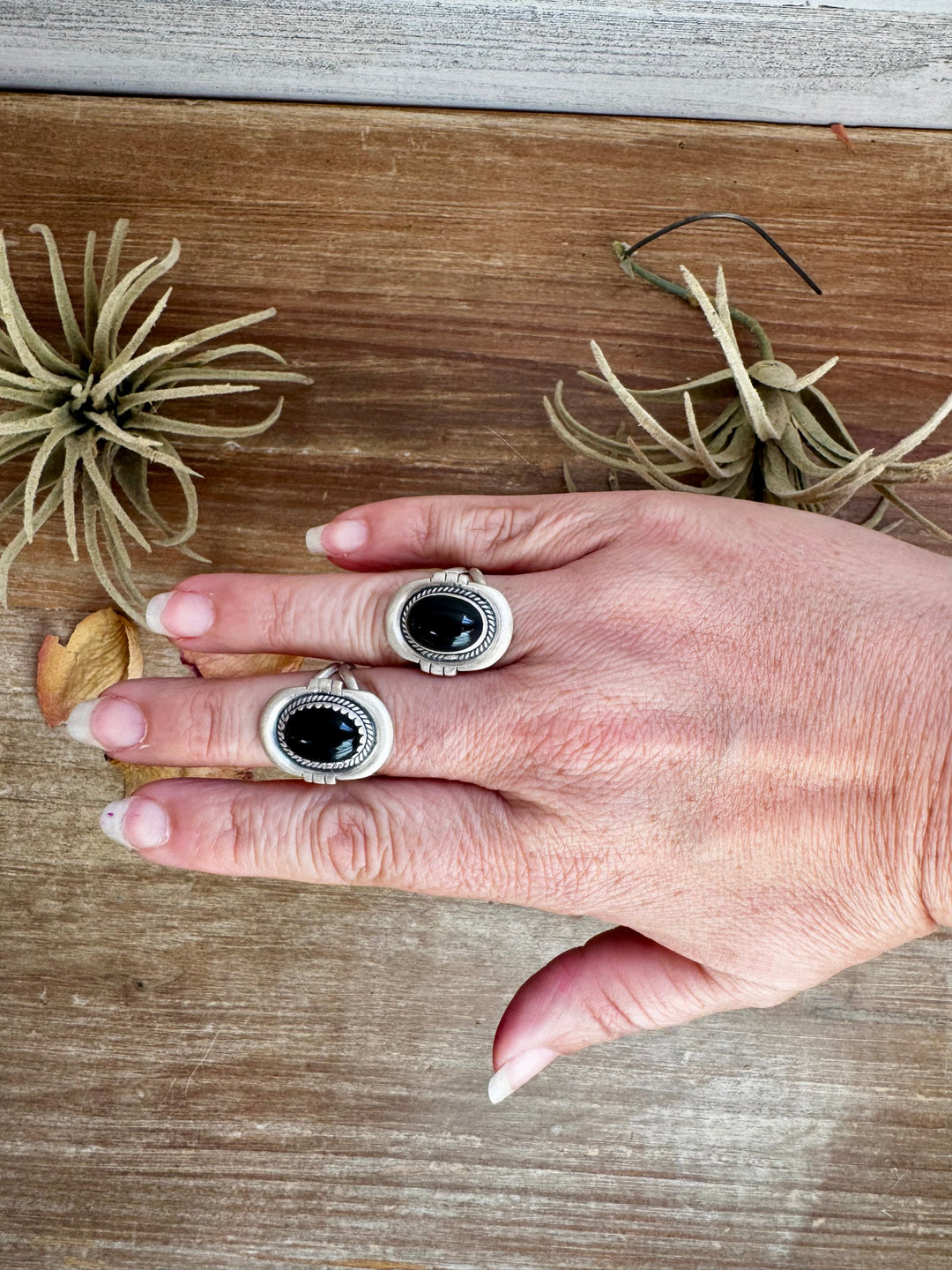 Black Onyx Oval Ring – Sterling Silver – Sizes 7.5 & 8 ring Shopify Collective The Bijoux FAB Jewelry The Bijoux FAB Jewelry