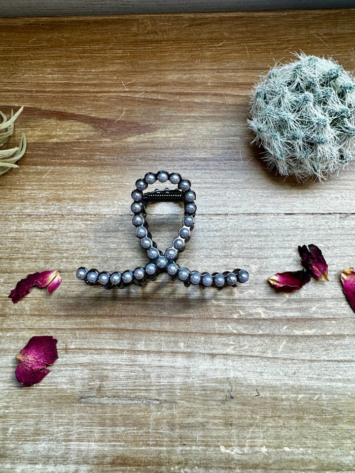 Smaller Pearls hair clips hair clip Shopify Collective The Bijoux FAB Jewelry The Bijoux FAB Jewelry