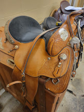 Load image into Gallery viewer, 15&quot; Big Horn Show Saddle
