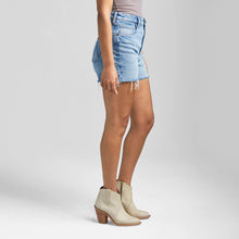 Load image into Gallery viewer, Wrangler Retro® Bailey Short - High Rise - Quinn
