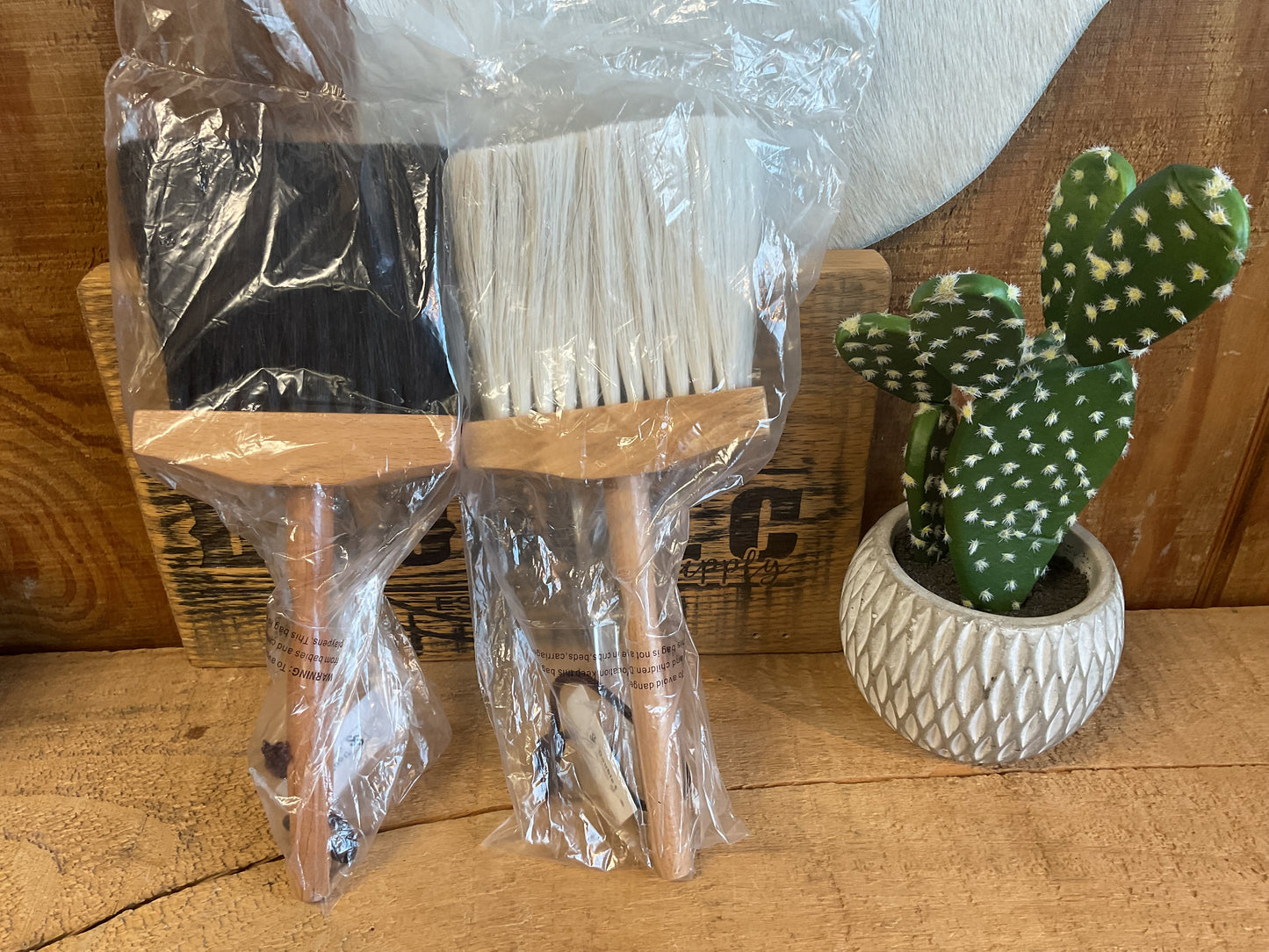 M&F Western Black/Tan Crown Brush - 0104401/0104406