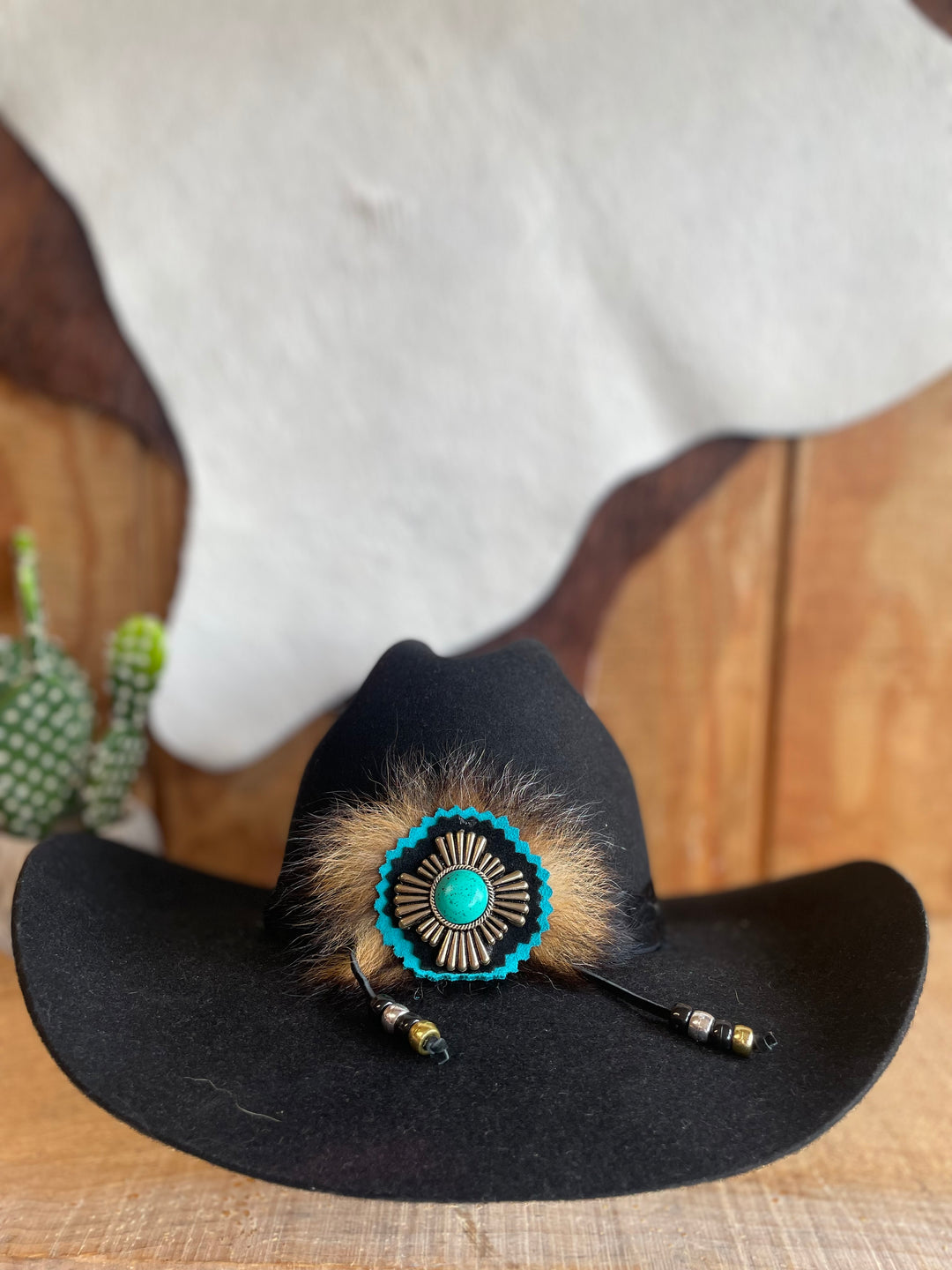 Country with a flare Lainey Wilson hat Women's Charlie 1 Horse