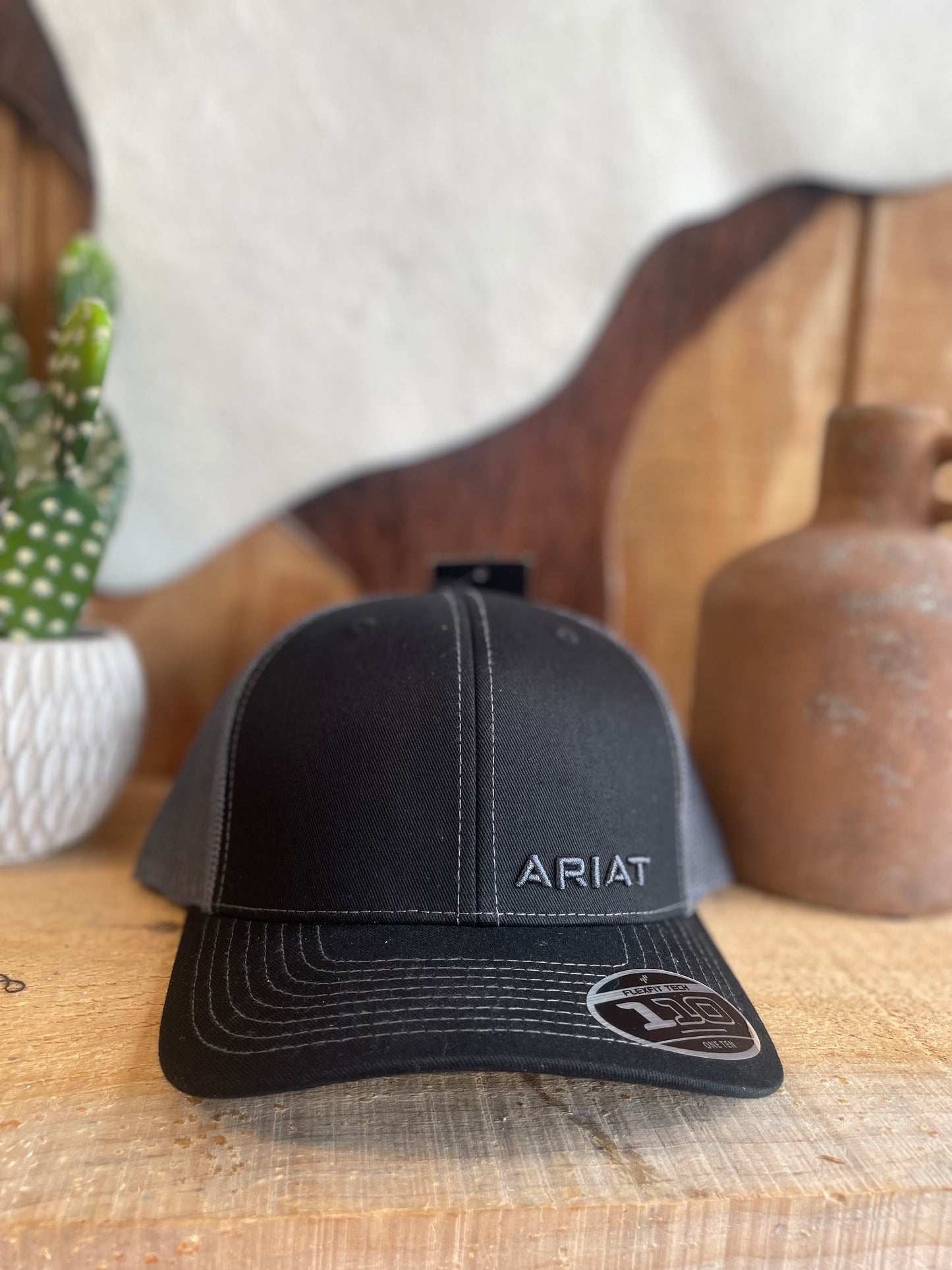 ARIAT MEN'S TEXT OFFSET BLACK MESH BALL CAP