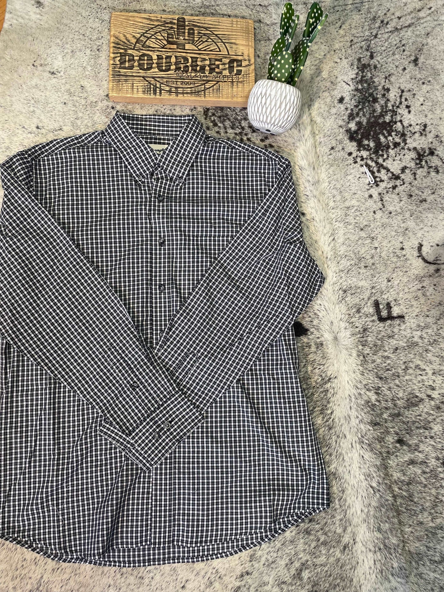 Wrangler Riata Classic Fit Easy Care Plaid Button L/S Shirts & Tops Wrangler