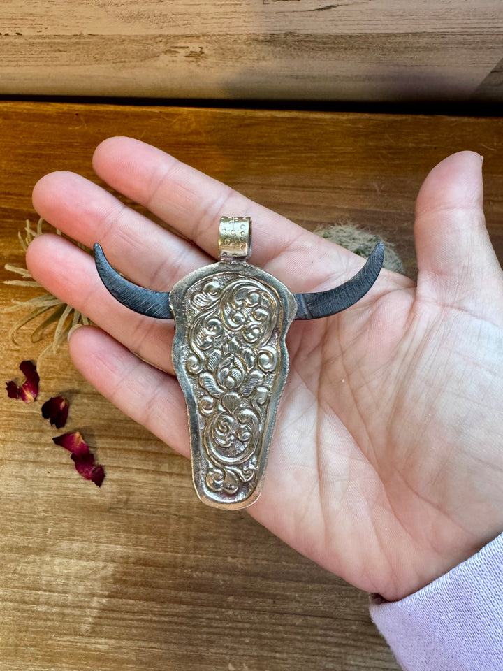 Big Antler longhorn with turquoise pendant II Shopify Collective The Bijoux FAB Jewelry The Bijoux FAB Jewelry