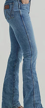 Load image into Gallery viewer, WOMEN&#39;S WRANGLER RETRO® BAILEY HIGH RISE BOOTCUT JEAN IN GEORGIA
