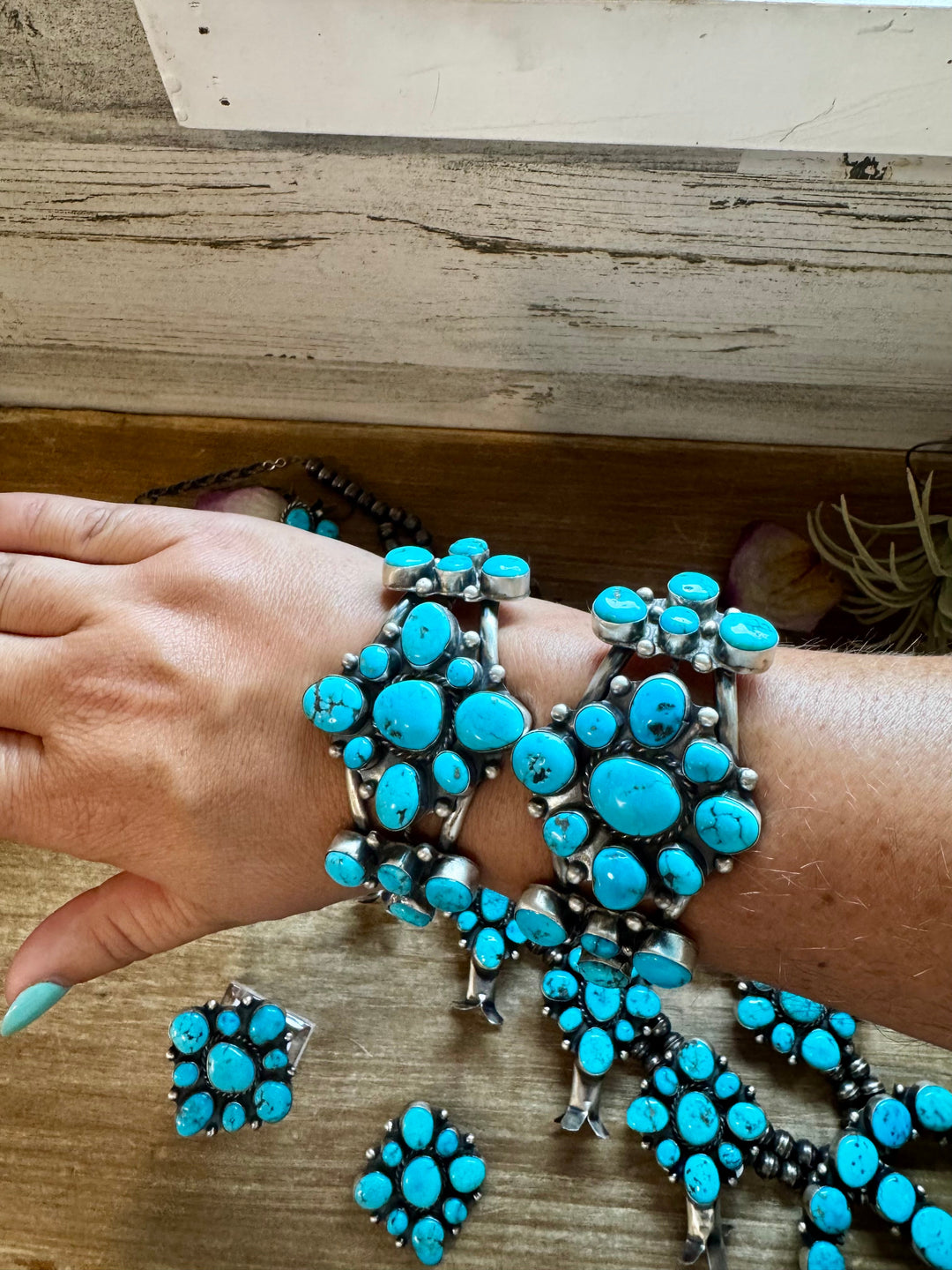 Complete Squash Blossom Set – Kingman Turquoise – Sterling Silver – Navajo Made by Wilson Dawes jewelry set Shopify Collective The Bijoux FAB Jewelry The Bijoux FAB Jewelry
