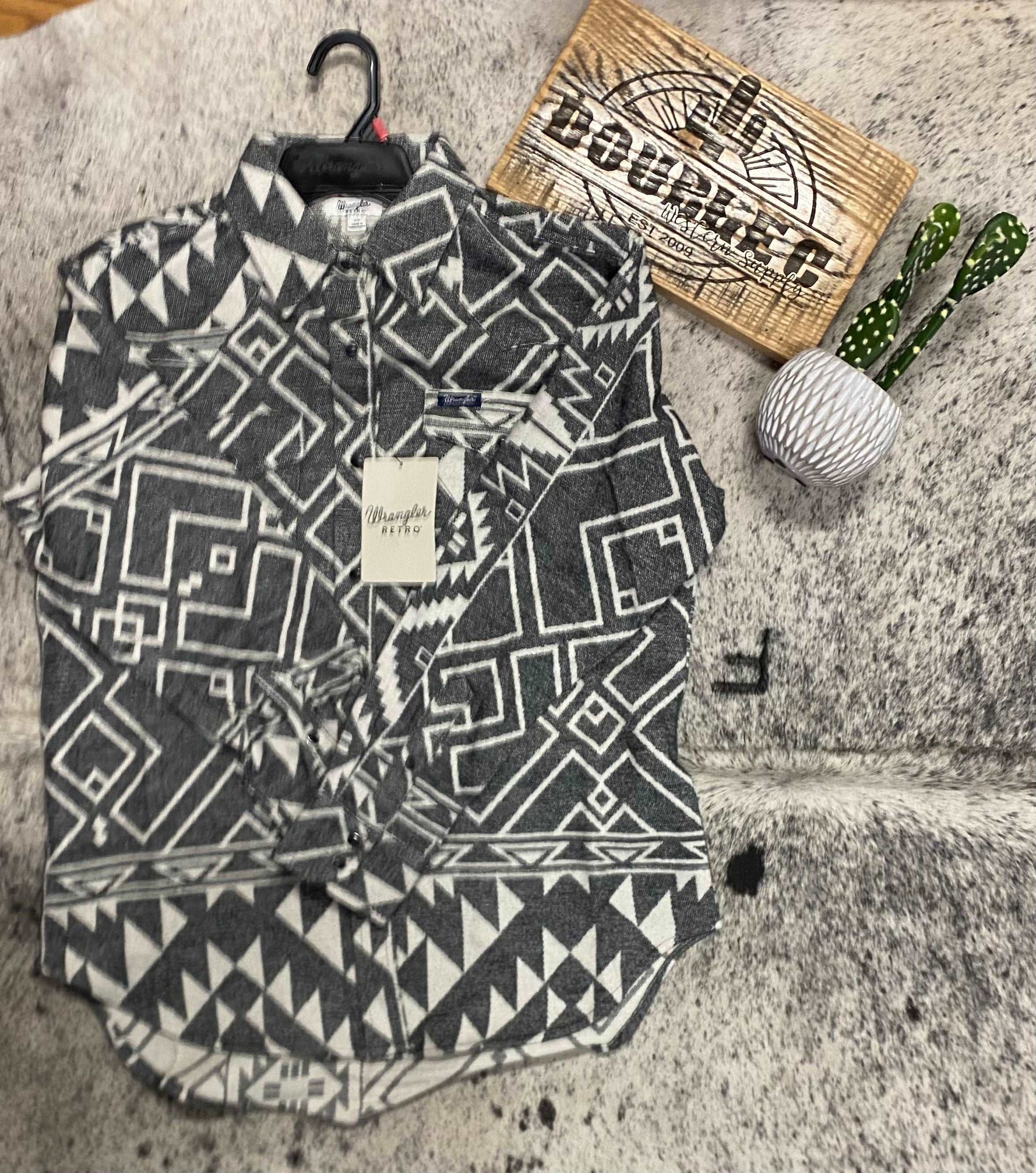 Women's Wrangler Retro® Boyfriend Western Snap Shirt in Grey Geo Women’s Clothing Wrangler WRANGLER