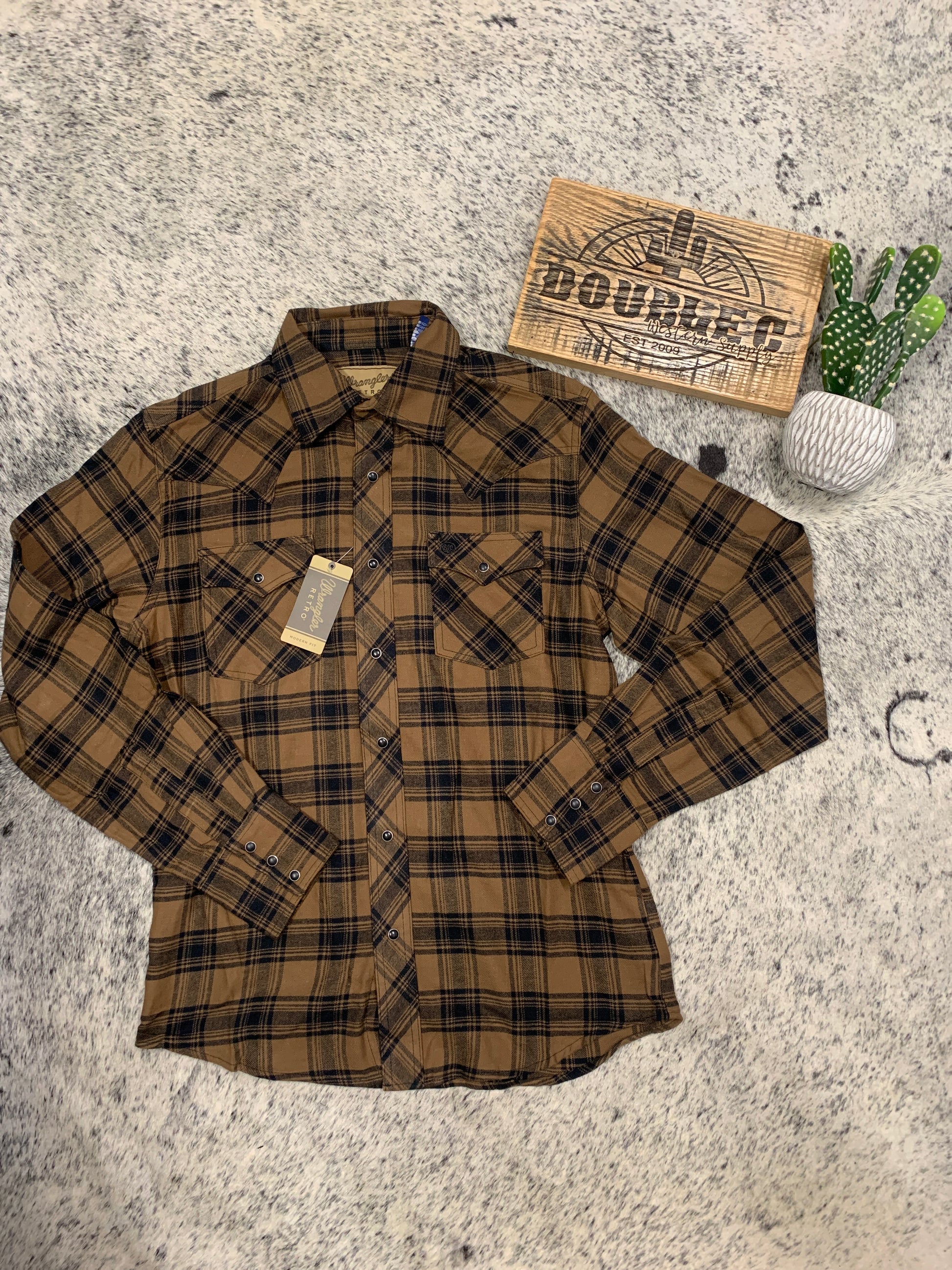 MEN'S WRANGLER RETRO® LONG SLEEVE FLANNEL WESTERN SNAP PLAID SHIRT IN BROWN WALNUTS Shirts & Tops Wrangler