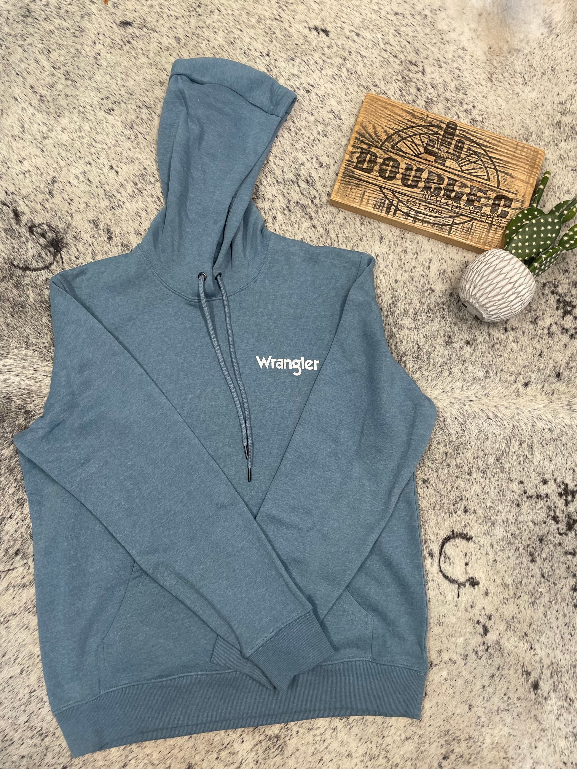 MEN'S DESERT CACTI WRANGLER LOGO PULLOVER HOODIE IN MEDIUM BLUE Men's Clothing WRANGLER