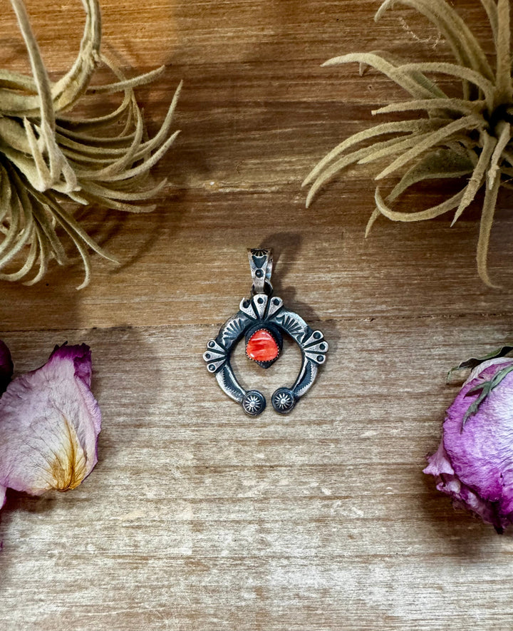 Naja Pendant with Red Spiny Oyster – Sterling Silver – Native Made by KB Pendant Shopify Collective The Bijoux FAB Jewelry The Bijoux FAB Jewelry