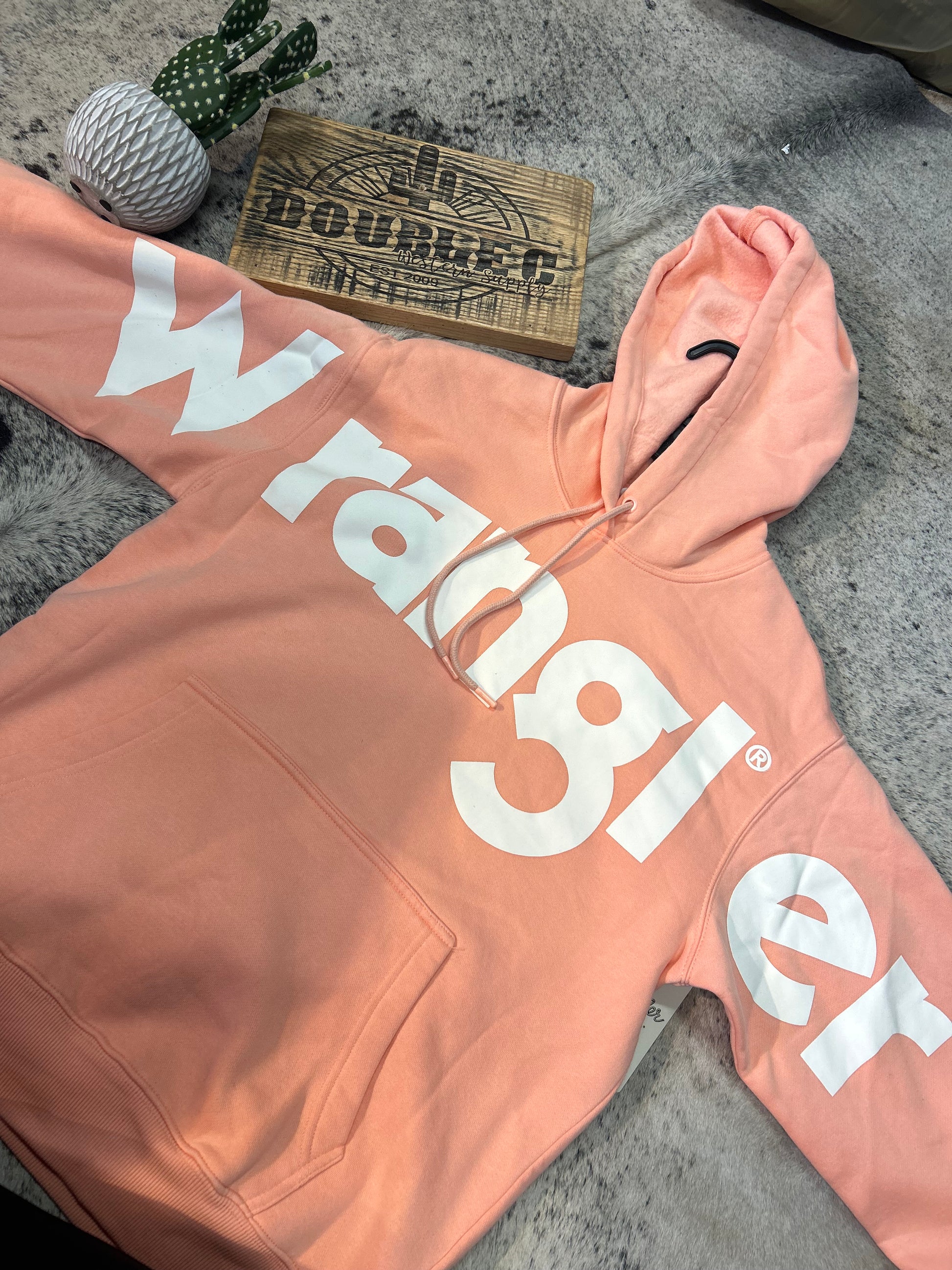 Wrangler Retro® Punchy Hoodie - Pink Sweatshirt Wrangler