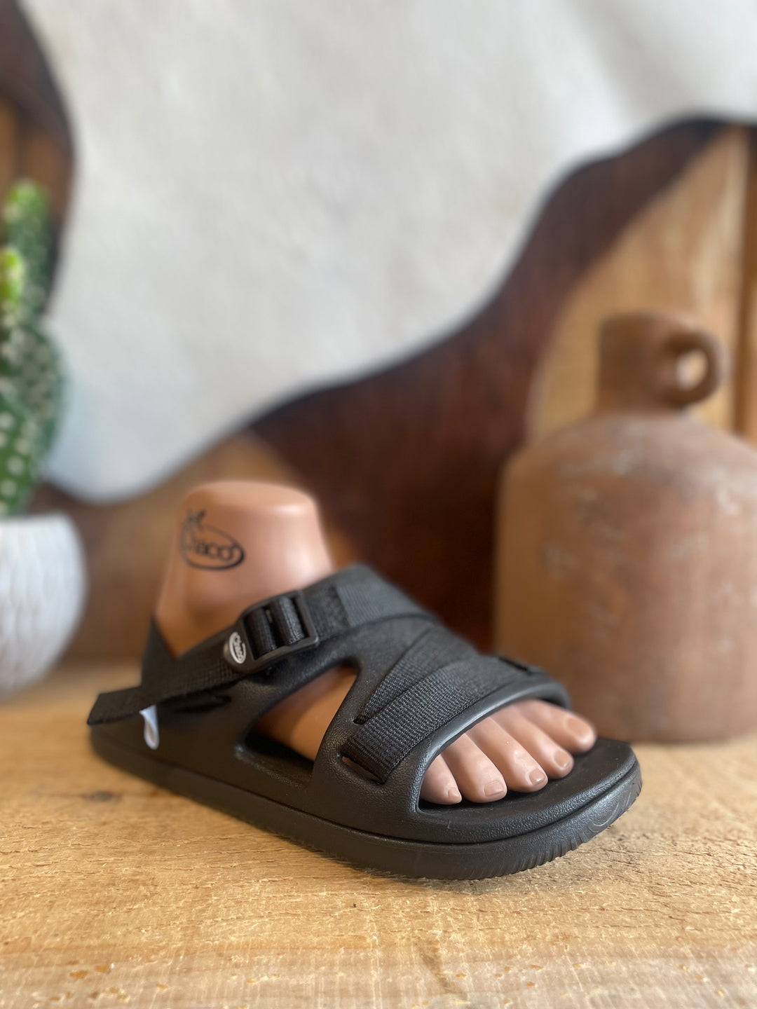 Chacos Chillos Kids Black children's Chaco