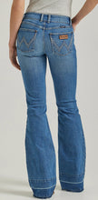 Load image into Gallery viewer, WOMEN&#39;S WRANGLER RETRO® MAE RELEASED HEM MID RISE TROUSER JEAN IN BRIANNA
