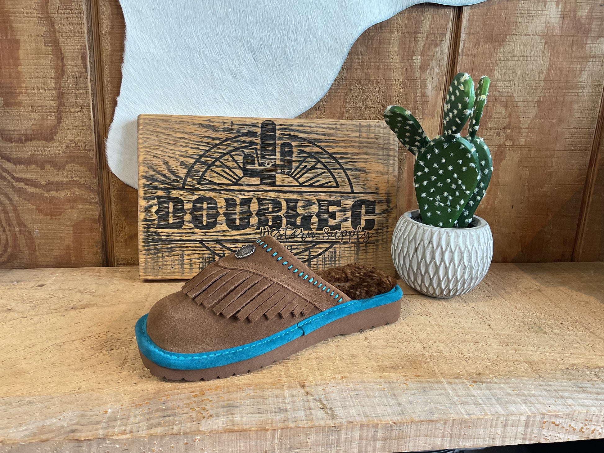 Ariat Womens Jackie Square Toe Exotic Fringe AR2830 Slippers Ariat