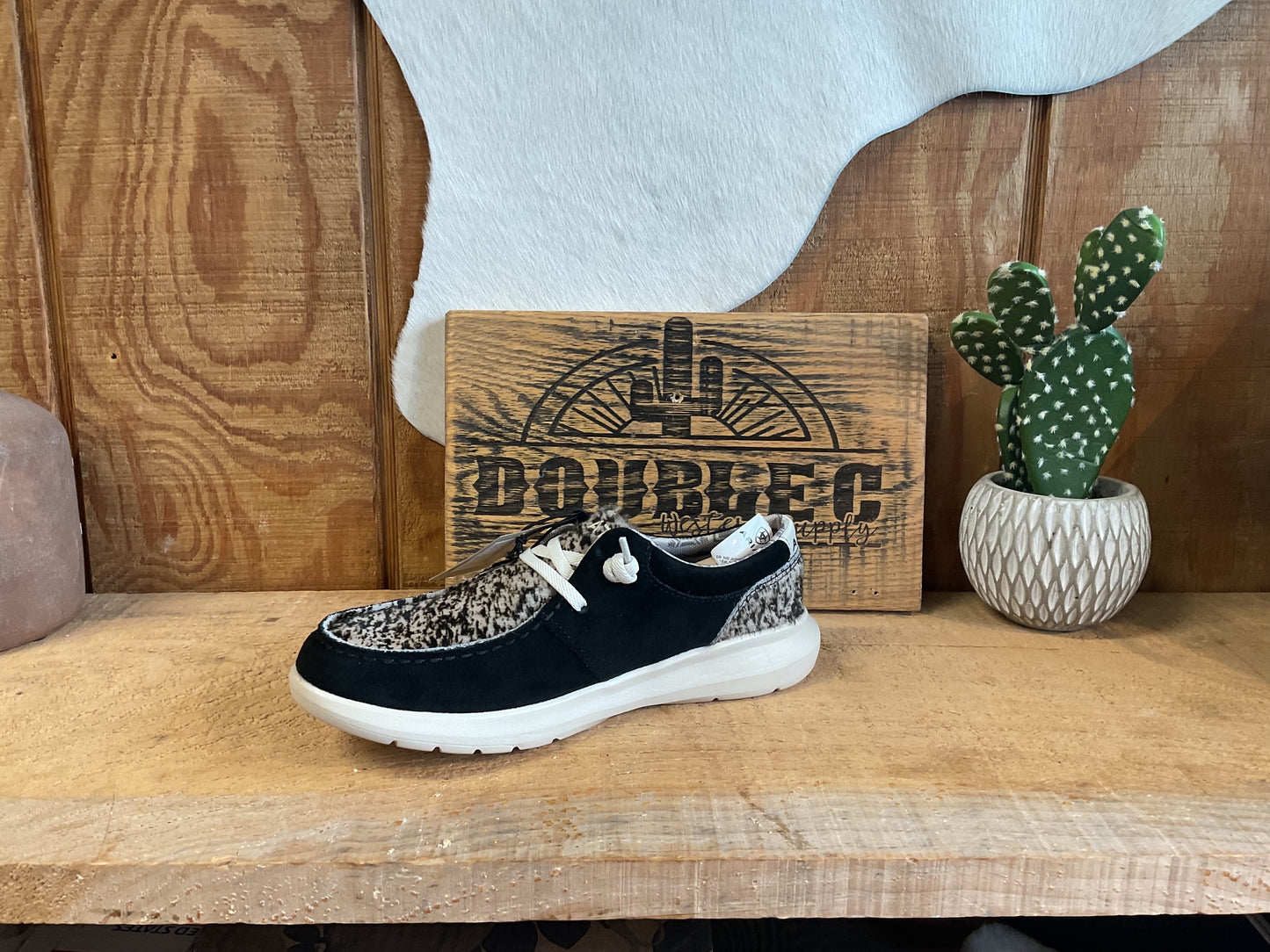 WMS Hilo Shoe BLACK SUEDE 10074345 Shoes Ariat