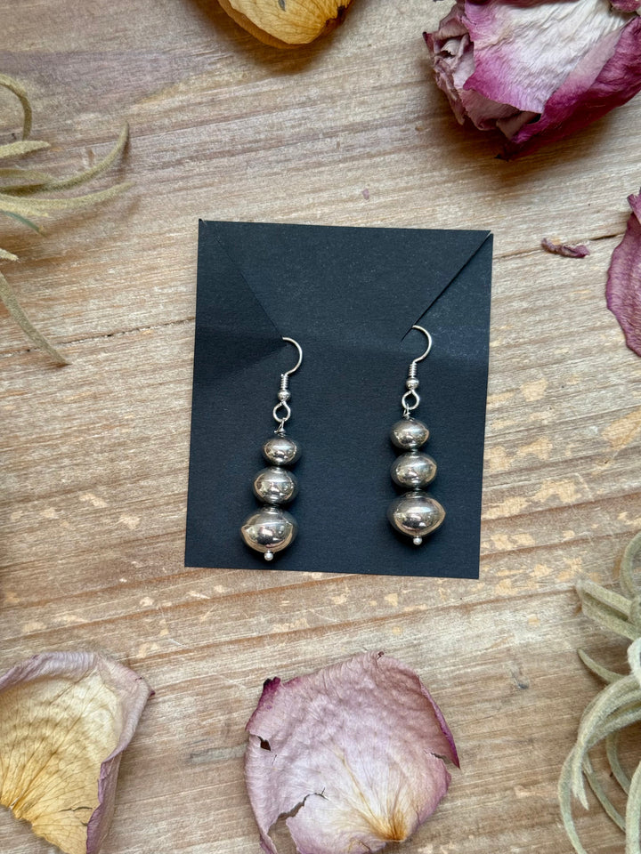 Sterling Silver Tapered Ponca Pearl Dangle Earrings – Artist Jason Ogg Earrings Shopify Collective The Bijoux FAB Jewelry The Bijoux FAB Jewelry