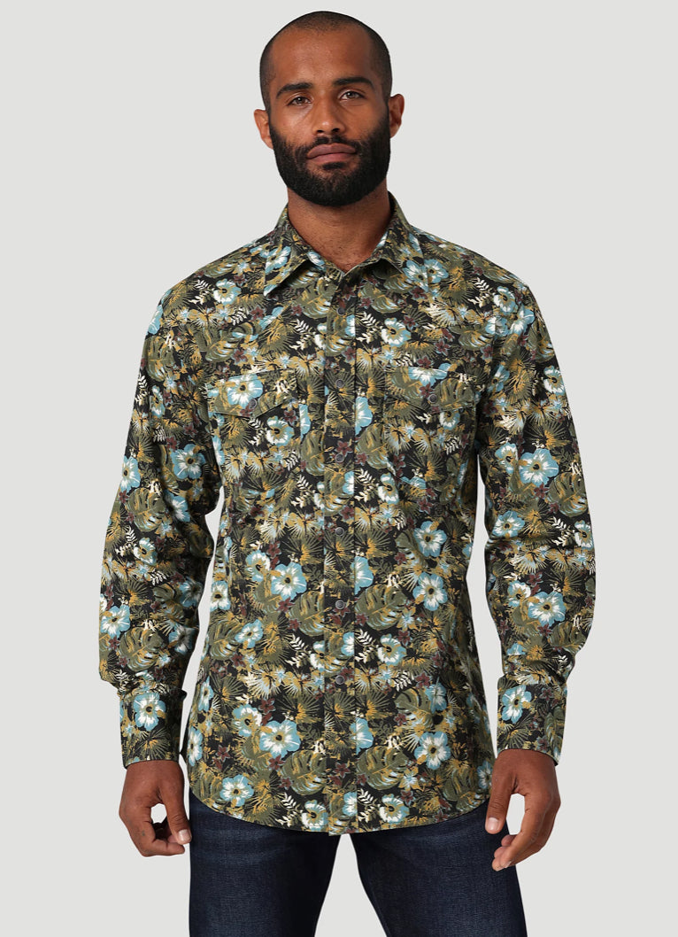 WRANGLER® WAY OUT WEST WESTERN SNAP SHIRT IN MONSTERA GREEN