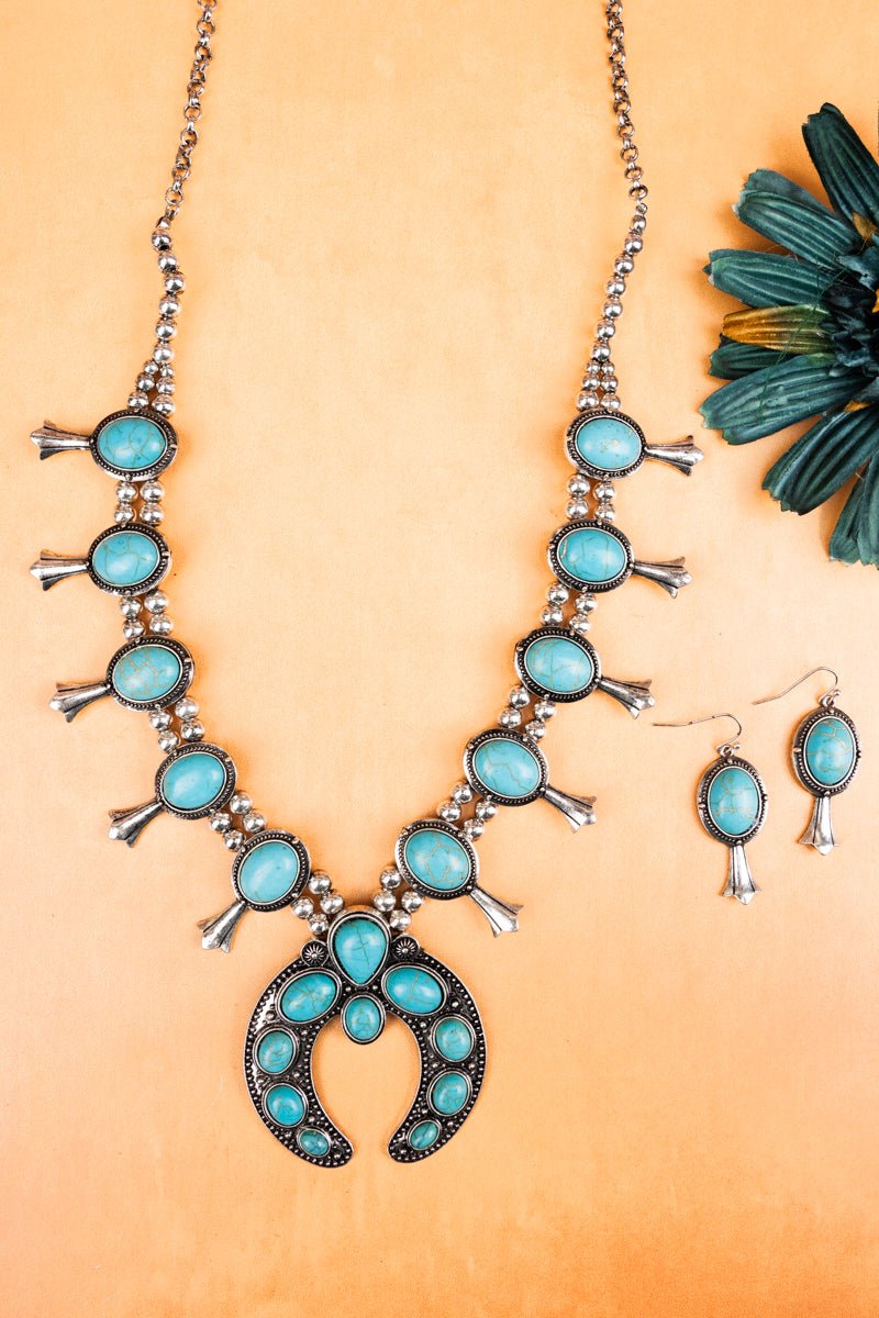 C-AS6012-SBTQ

SILVERTONE AND TURQUOISE STONE SQUASH BLOSSOM NECKLACE AND EARRING SET
