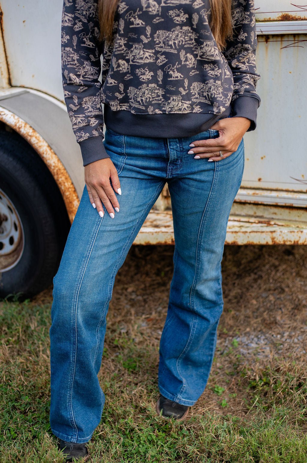 WMS Essential Crew Sweatshirt RETRO RODEO CARBON COPY 10079453 - Double C Western SupplyAriat