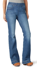 Load image into Gallery viewer, Wrangler® Retro® Pull-On Trouser Jean - High Rise
