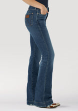 Load image into Gallery viewer, Wrangler Retro Womens Trousers
