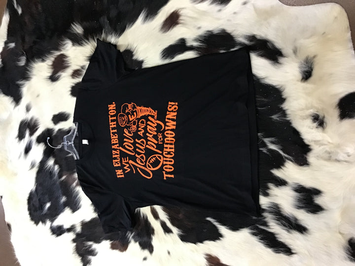 Elizabethton Cy1xwclones T-l,, T-Shirt Black Love Jesus Pray For Touchdowns 60% off mom dad grads Tattered Bee Tattered Bee