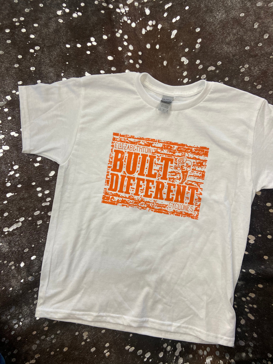 Elizabethton Cy1xwclones T-l,, T-Shirt White Built Different 60% off mom dad grads Tattered Bee Tattered Bee