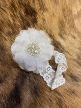 Load image into Gallery viewer, Lace baby girl flower head wrap
