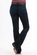 Load image into Gallery viewer, WOMEN&#39;S SLIM FIT LYNDEN JEAN
